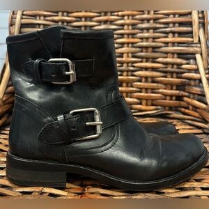 Steve Madden Women's Cain Buckle Booties Black Leather in size 7